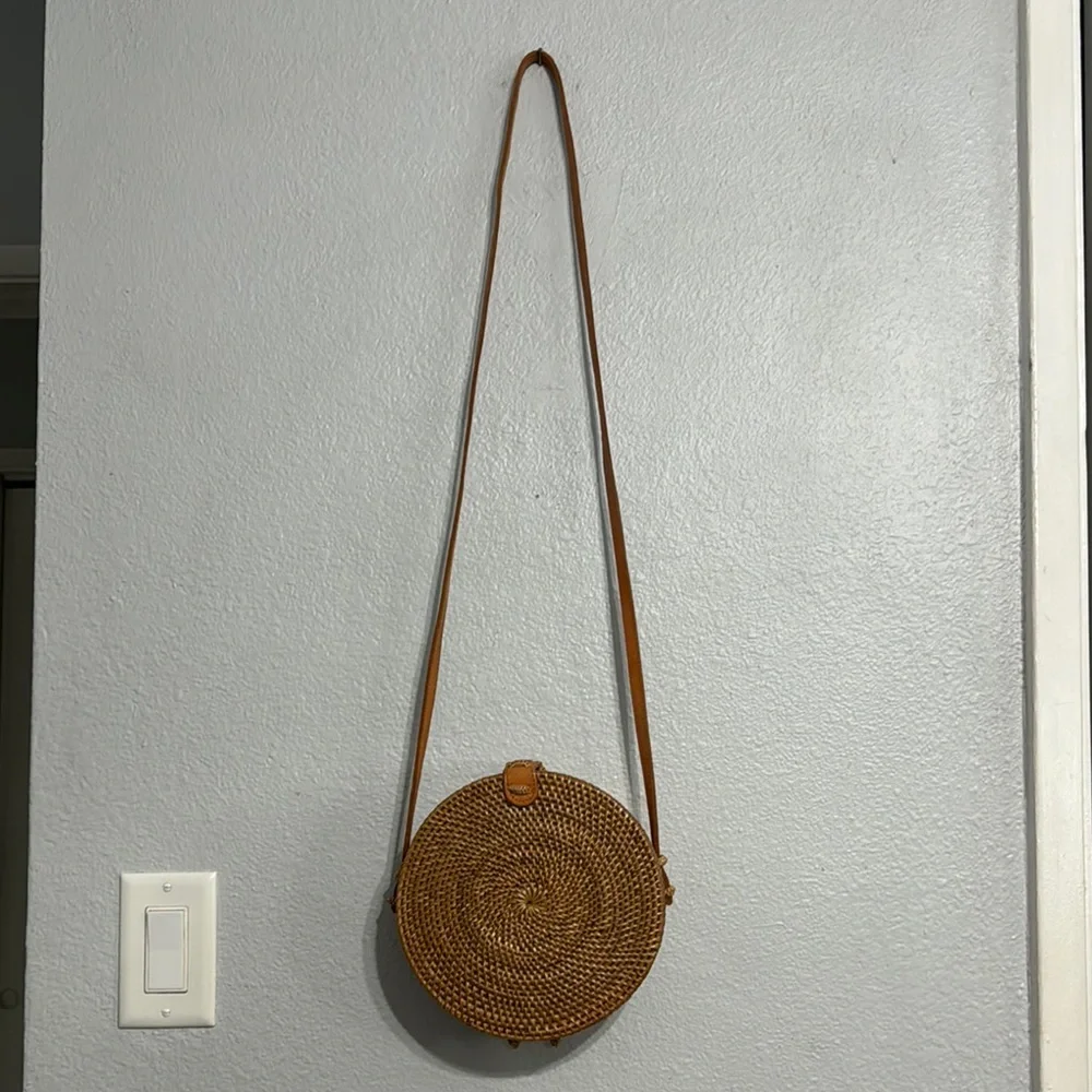 Straw Studios Tan Woven Crossbody Bag - Picture 2 of 6